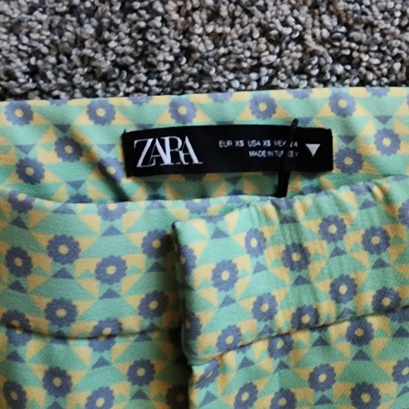 Zara Vibrant Green Fit and Flare Patterned Pants - Picture 4 of 4